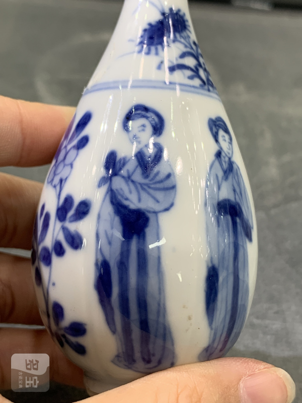 清康熙青花四美图瓜棱小胆瓶 - 图8